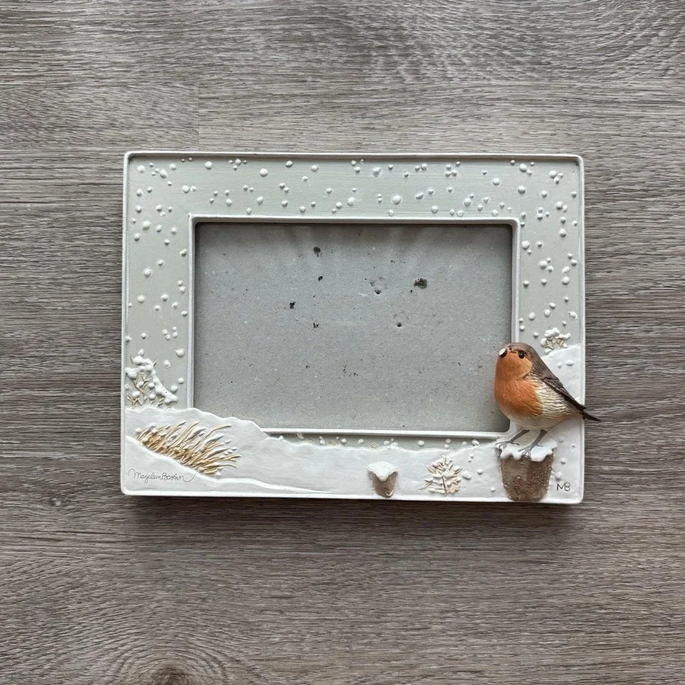 Hallmark Nature's Sketchbook Robin Bird Winter Photo Picture Frame 4x6 Resin Art